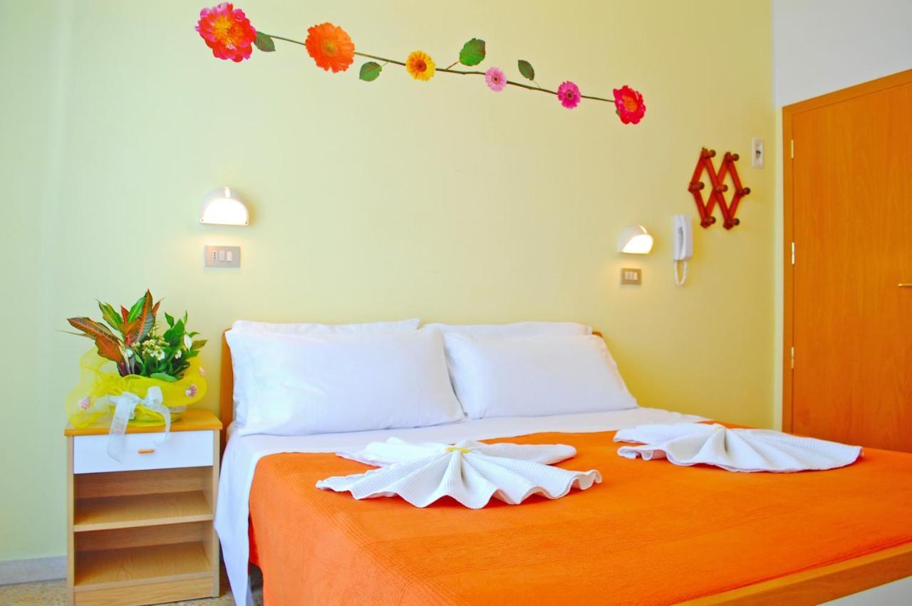 Hotel Clara Rimini Kültér fotó