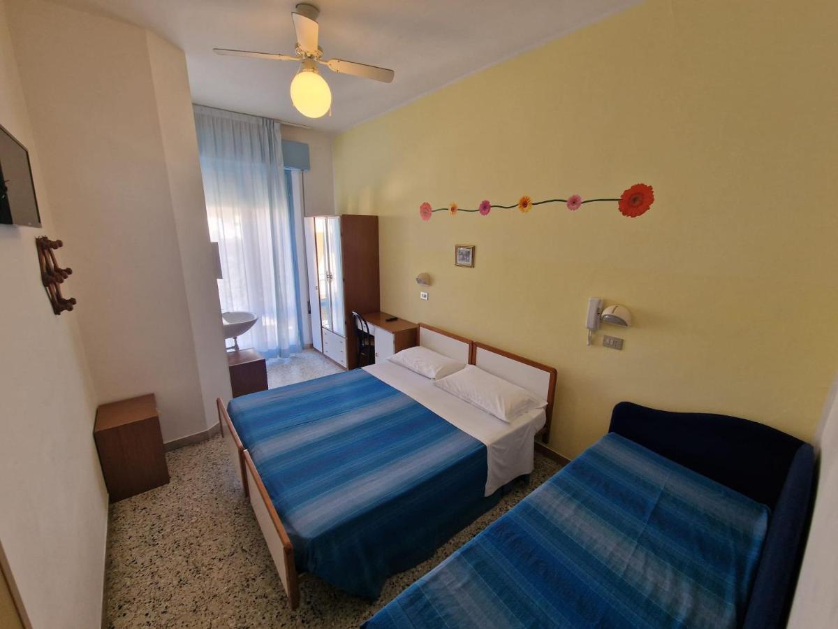 Hotel Clara Rimini Kültér fotó