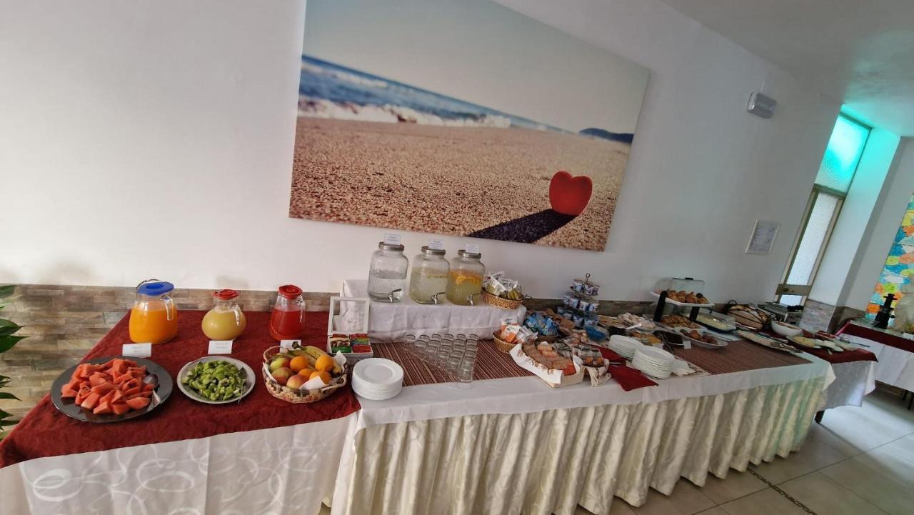 Hotel Clara Rimini Kültér fotó